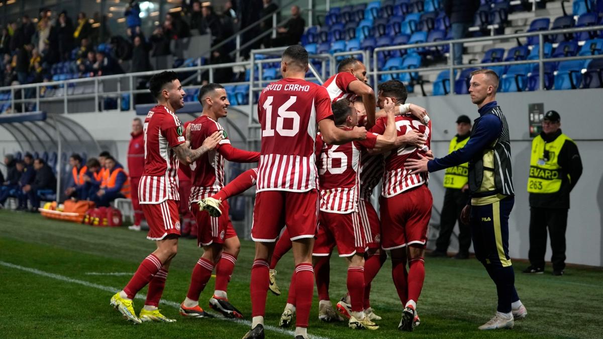 Yunanistan'da Fenerbahe'nin rakibi Olympiakos'un ma ertelendi