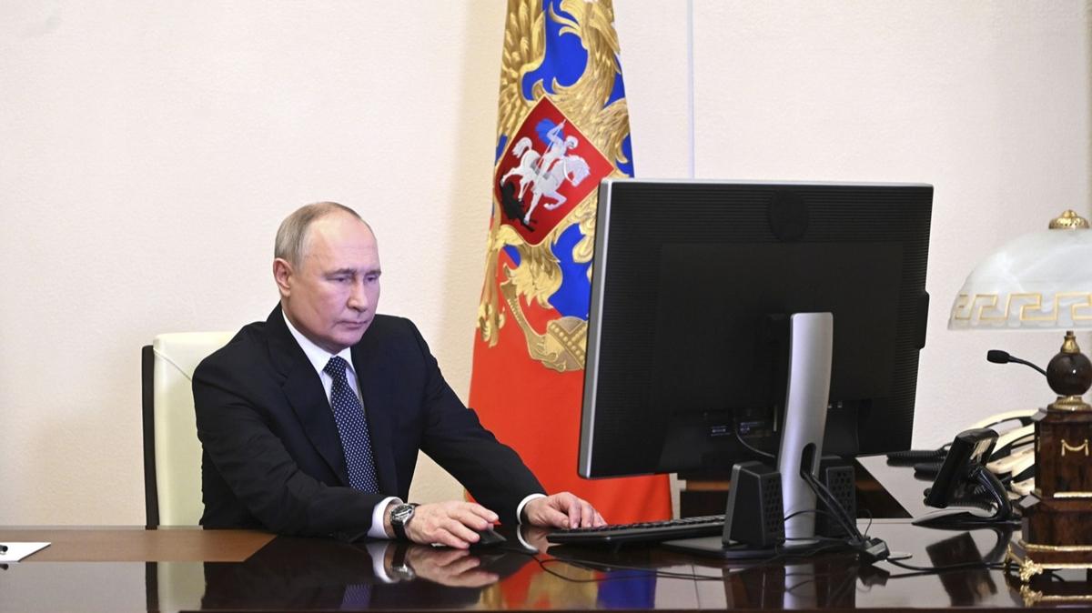 Putin devlet bakanl seimlerinde oy kulland