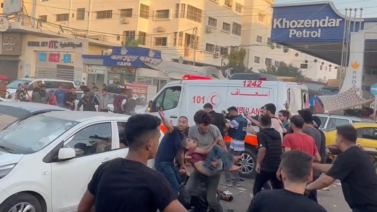 srail ifa Hastanesi'nin evresini vurdu