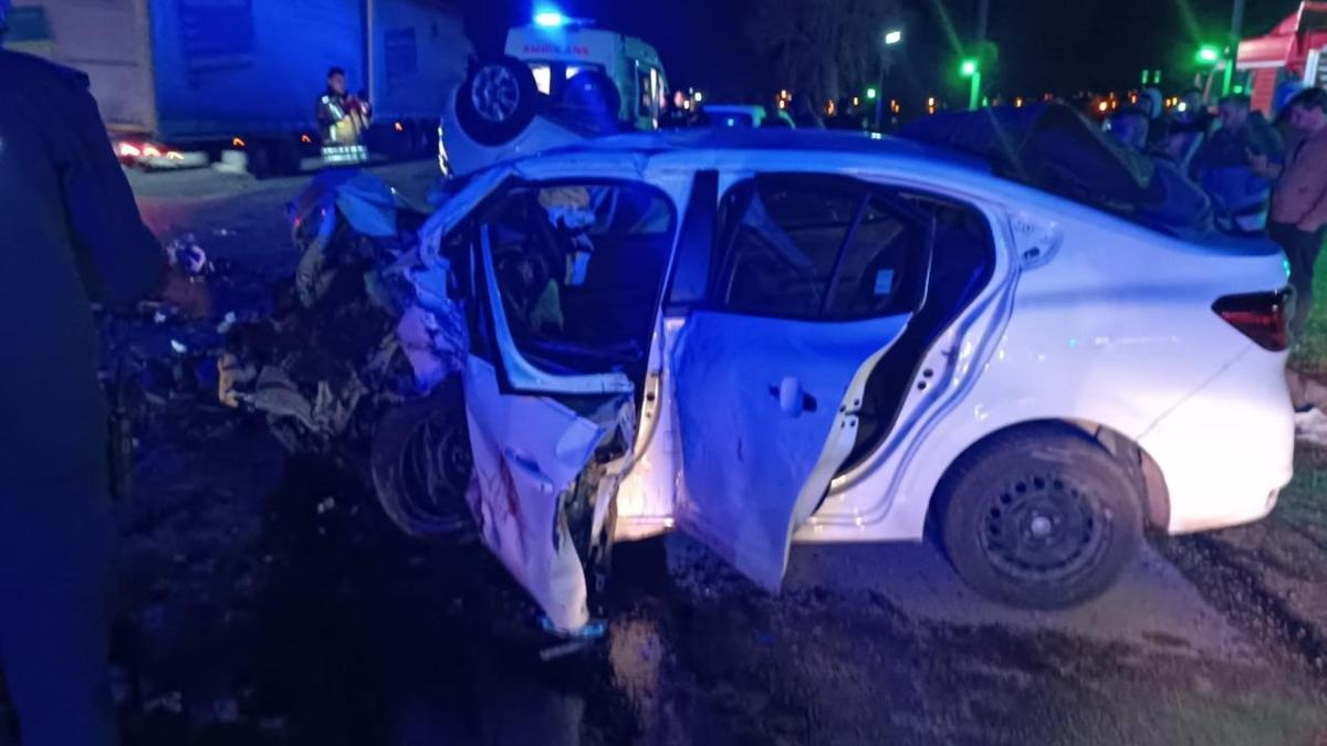 Ankara'da iki otomobil arpt: 2 kii hayatn kaybetti