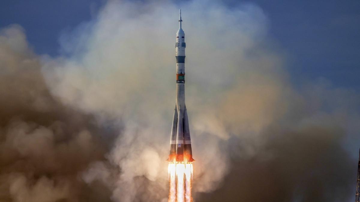 Rusyal astronotlar uzay yolunda