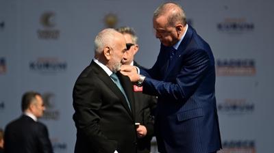 Yeniden Refah Partisi'nden istifa etmiti! Rozetini Bakan Erdoan takt