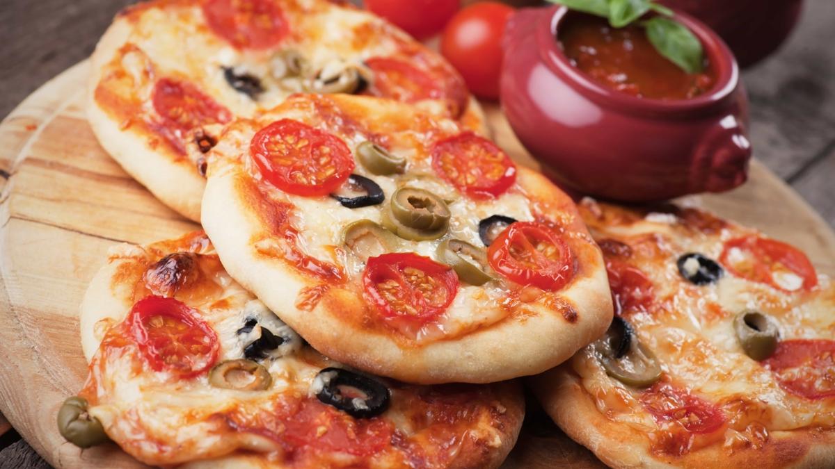 ftar sonras ayna elik edecek enfes lezzet! Rulo pizza poaa tarifi, kvam kulak memesi