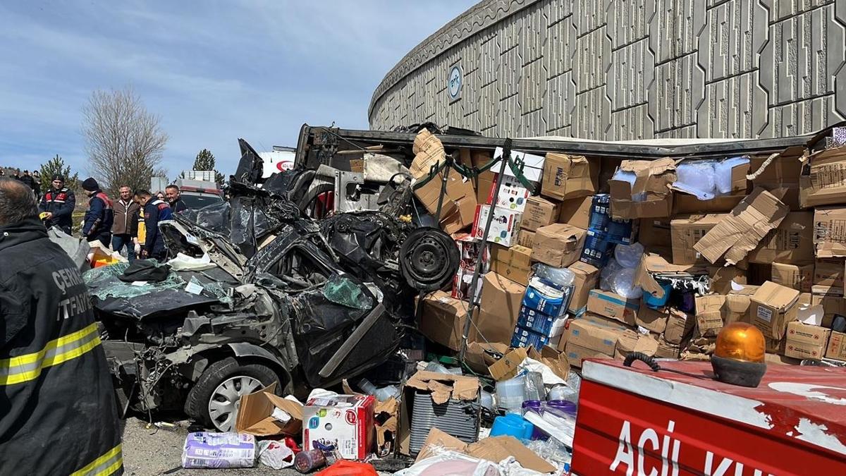 ankr'da tr otomobilin zerine devrildi