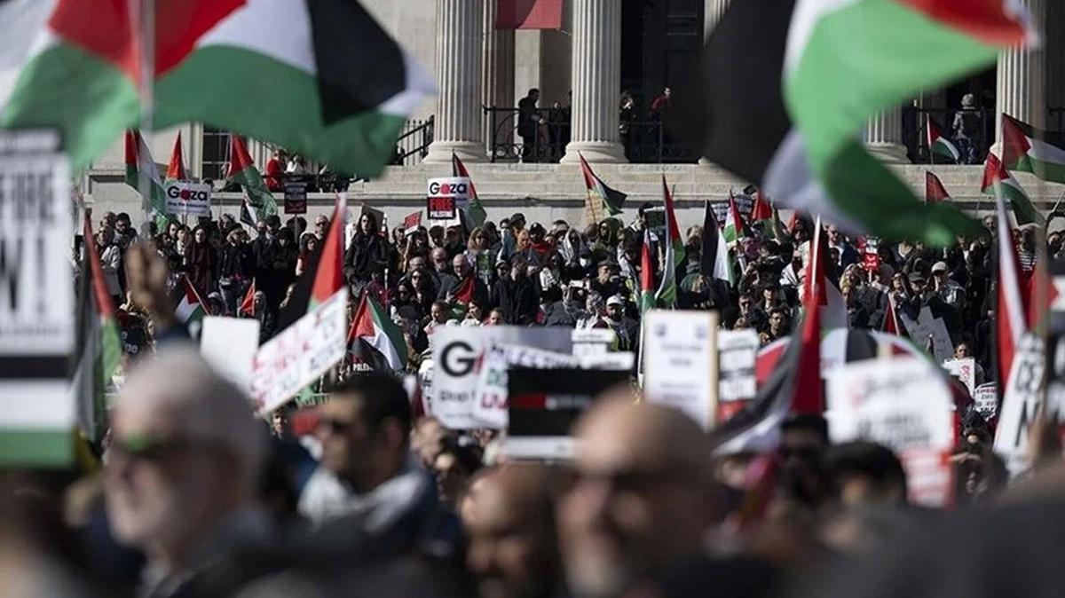 Fransa'da Gazze protestosu: 13 bin Filistin bayra dikildi