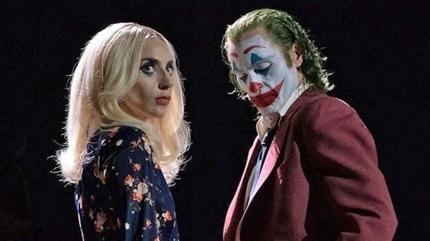Lady Gaga ile Joaquin Phoenix'li Joker'in ilk afi yaynland