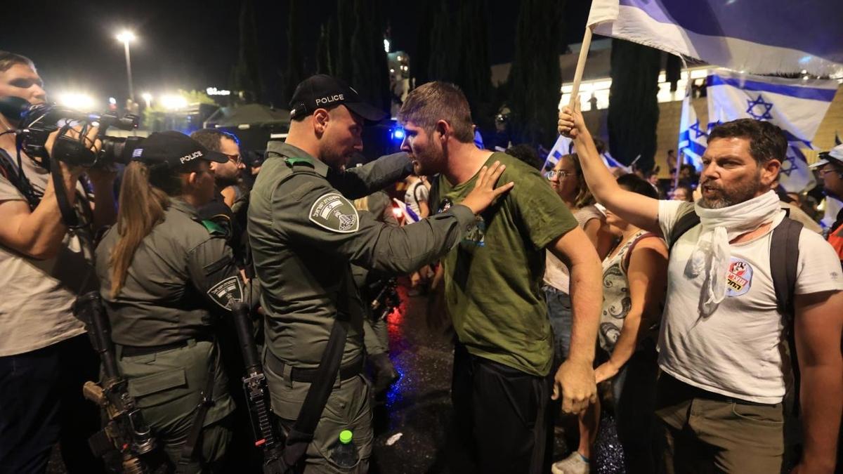 Netanyahu'nun konutuna yryen srailli protestoculara polisten sert mdahale