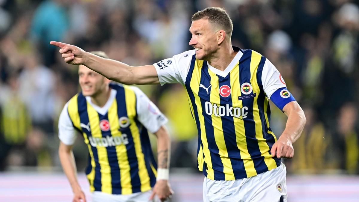 Edin Dzeko, Mauro Icardi'yi sollad