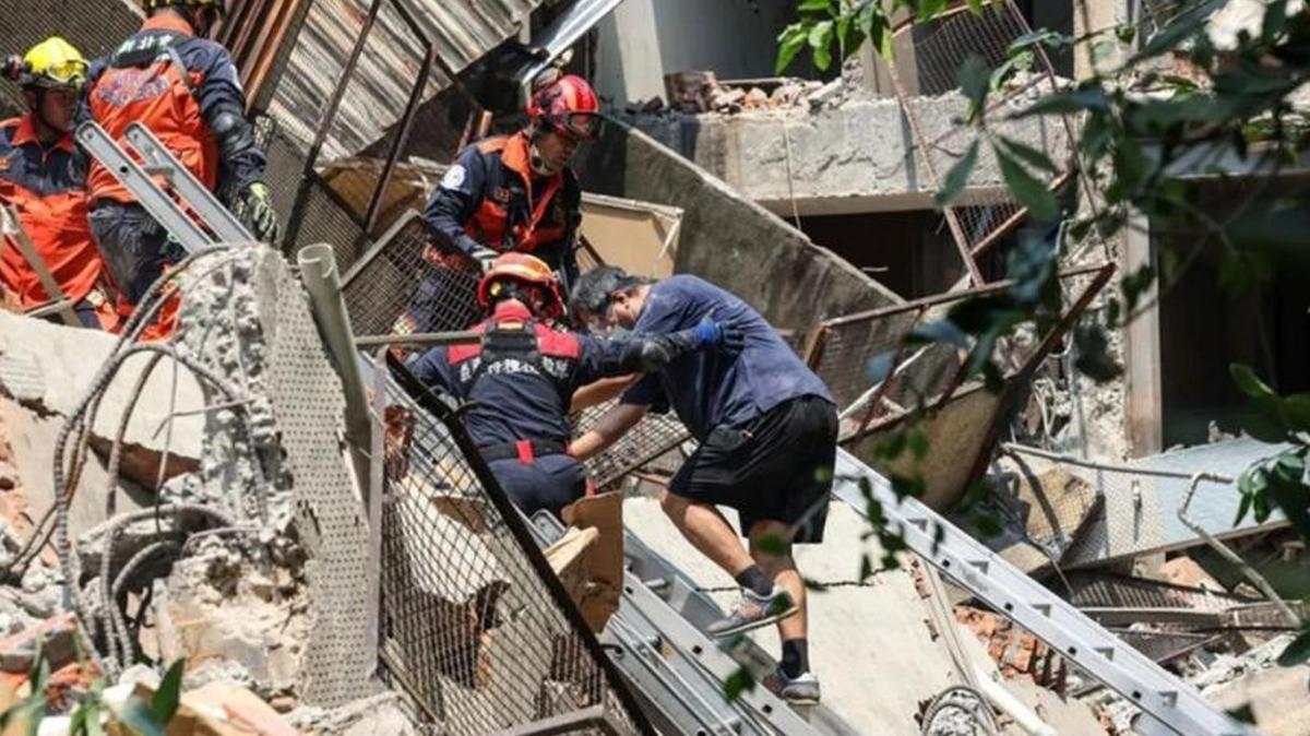 Tayvan'daki 7,4'lk deprem! Arama ve kurtarma almalar sryor