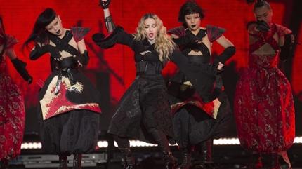 Hayranlar dava amt... Madonna'dan hamle