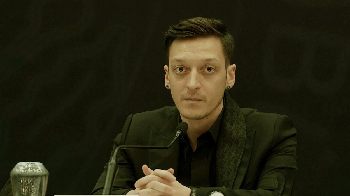 Mesut zil'i resmen duyurdular! Futbola geri dnyor: Sper Lig'e hayrl uurlu olsun...
