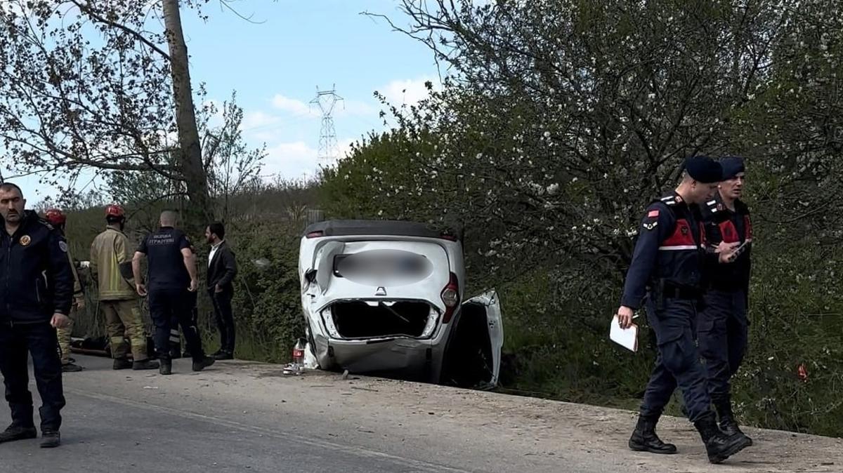 Bursa'da otomobil devrildi : 4 yaral