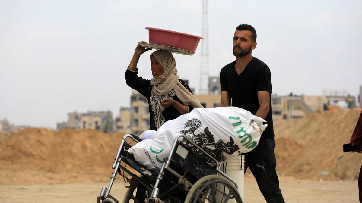 Gazze'de buruk sevin... Halk bayrama savan glgesinde giriyor