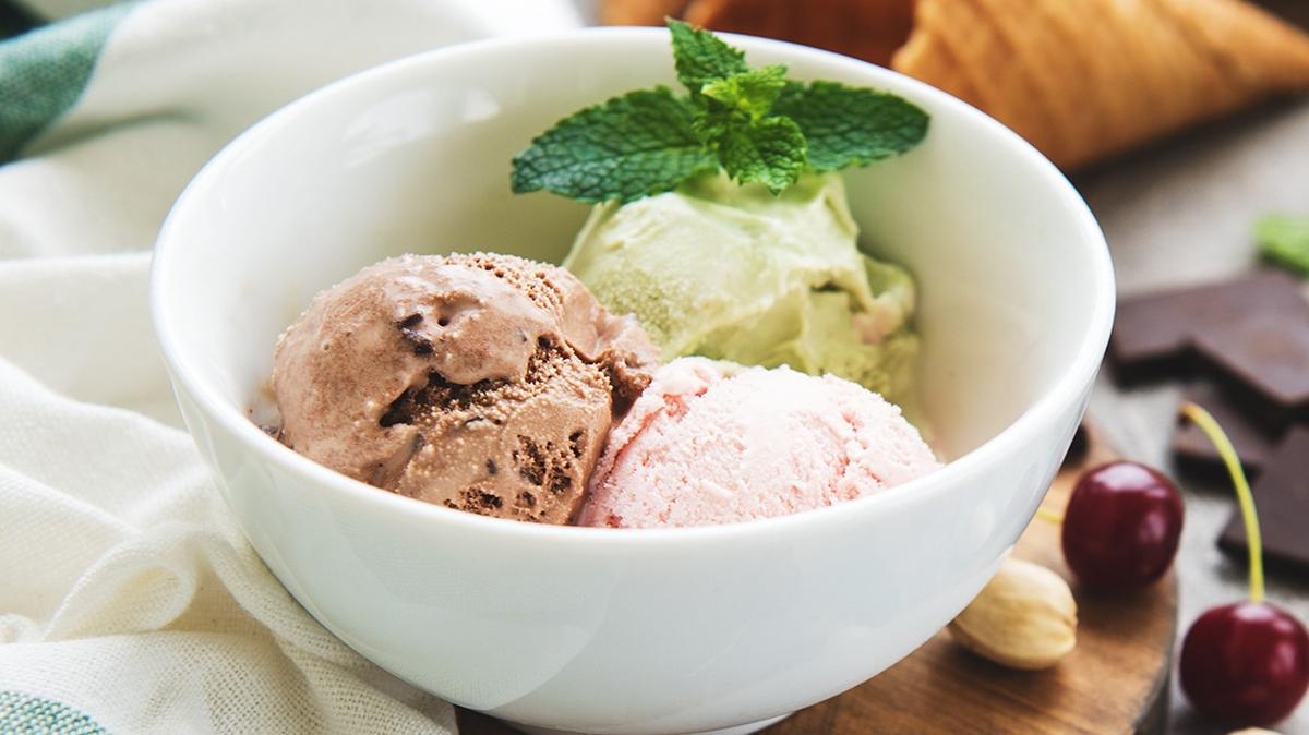 Dondurma sezonu ald, 1 topu 104 kalori! te kilo aldrmayan dondurma tarifi