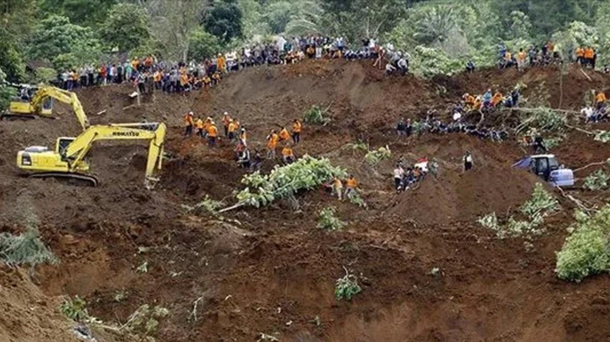 Endonezya'da toprak kaymas: 14 can kayb