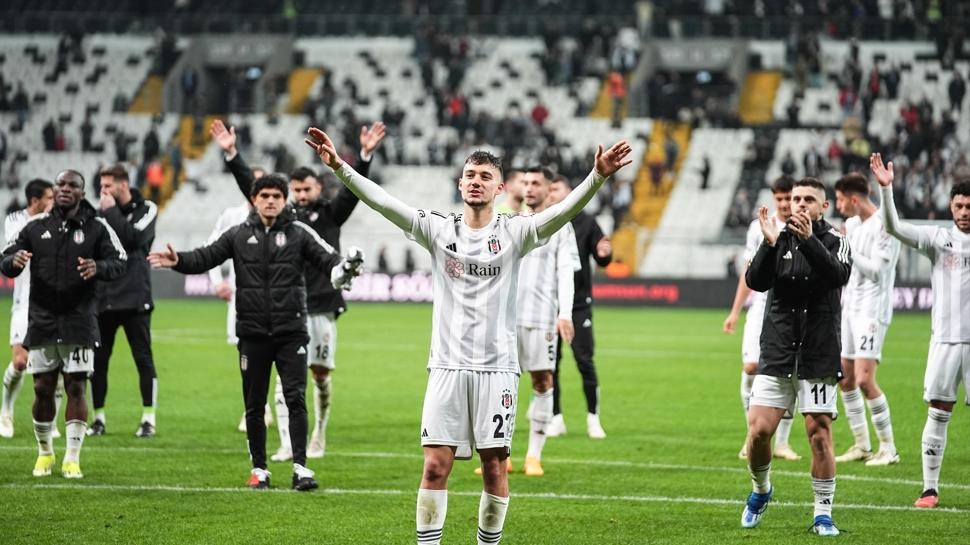 Beşiktaş'ın yeni teknik direktörlerle yüzü gülüyor