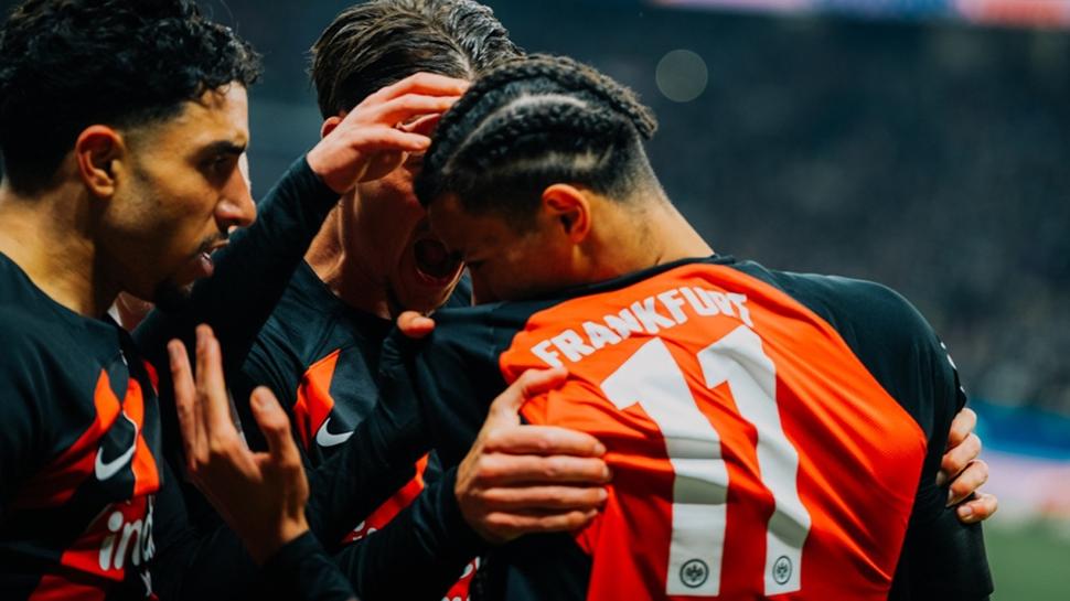 Eintracht Frankfurt, Augsburg'u 3 golle geçti