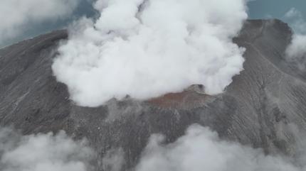 Endonezya'daki Ruang Yanarda'nda patlama!