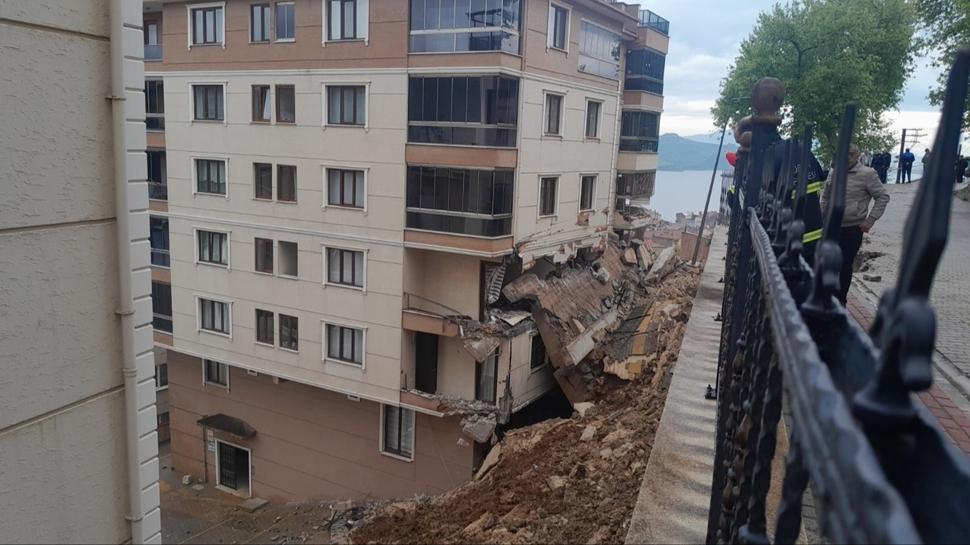 Bursa'da istinat duvarı apartmana devrildi