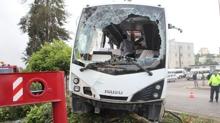 Antalya'da otel servis arac devrildi: 19 yaral