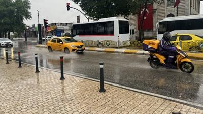Edirne ve Krklareli'nde saanak etkili oldu: Cadde ve sokaklar gle dnd