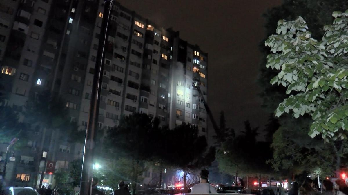 Bakrky'de yangn panii: Apartman sakinleri kendini sokaa att
