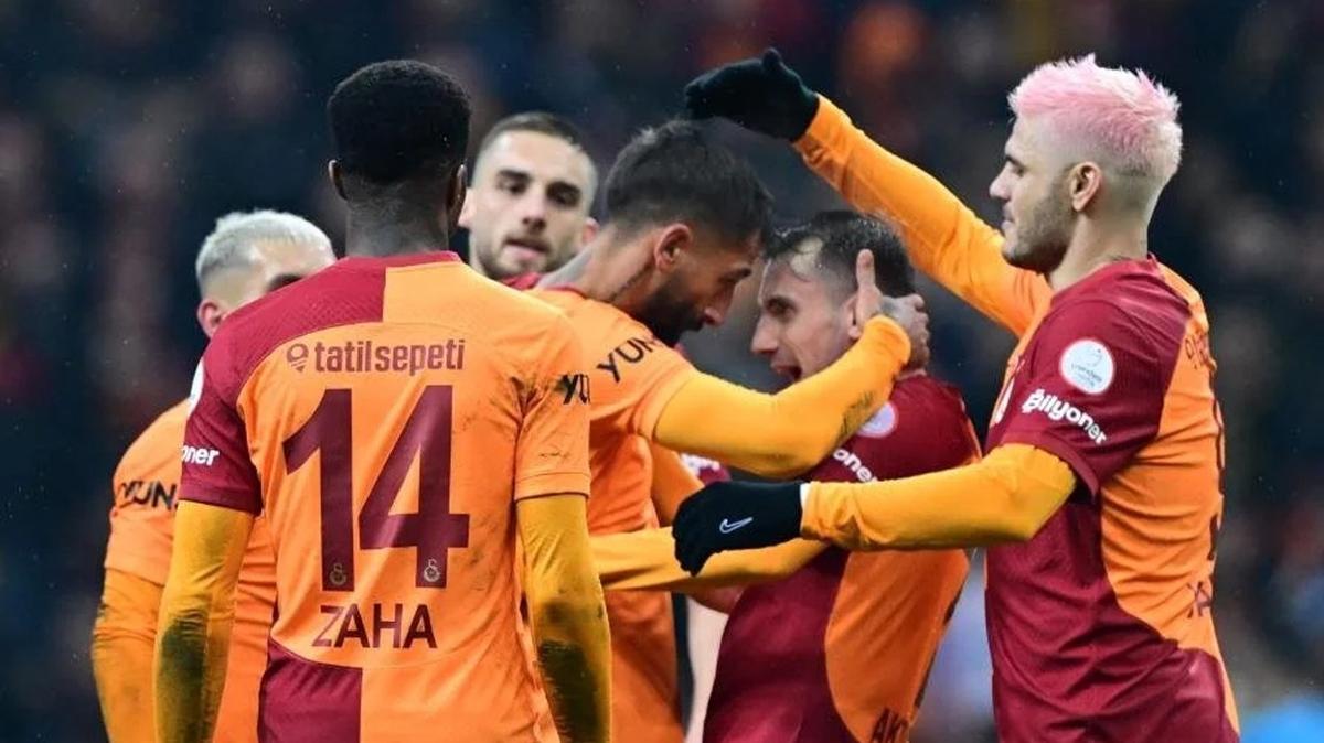 Galatasaray%E2%80%99da+3+oyuncunun+bileti+kesildi%21;