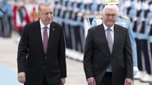 Bakan Erdoan, Almanya Cumhurbakan Steinmeier'e hediye etti: Tarihi mektubun birebir basm