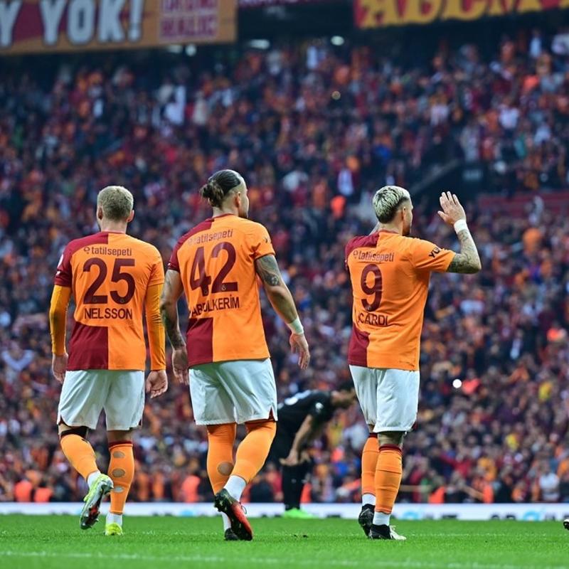 Galatasaray, Adana Demirspor deplasmannda sahaya kyor