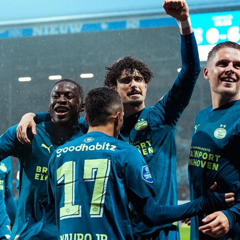 PSV, Heerenveen deplasmanda 8 golle kazand
