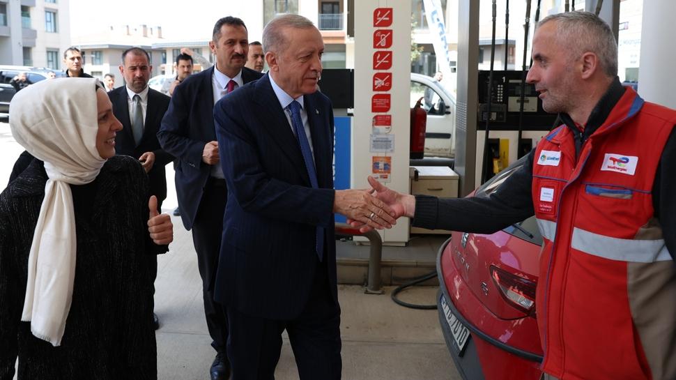 Başkan Erdoğan'dan akaryakıt istasyonu çalışanlarına ziyaret