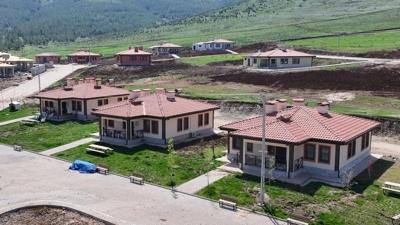 Gaziantepli depremzede aile yeni evlerine kavuştu
