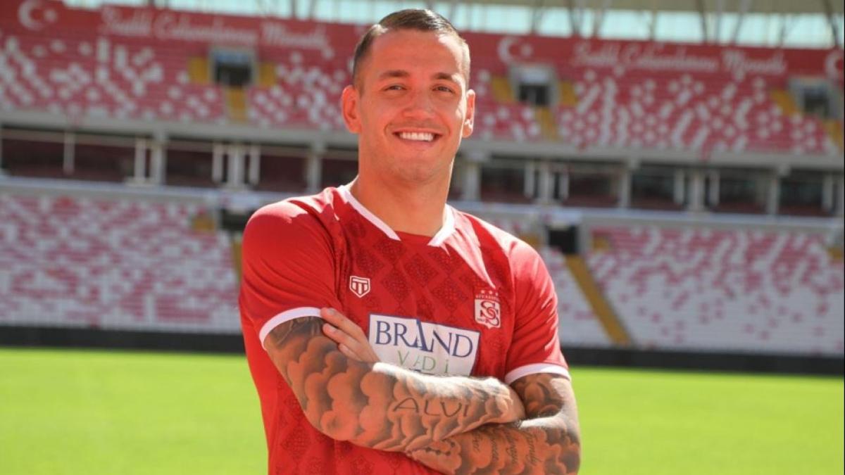 Rey Manaj, Sivasspor tarihine geti!