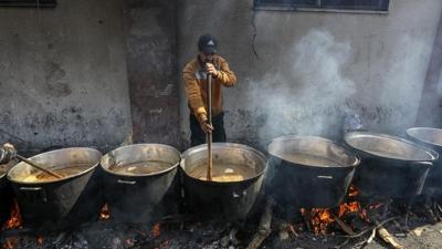 srail saldrmt: Dnya Merkez Mutfa Gazze'de yeniden yemek datmna balad