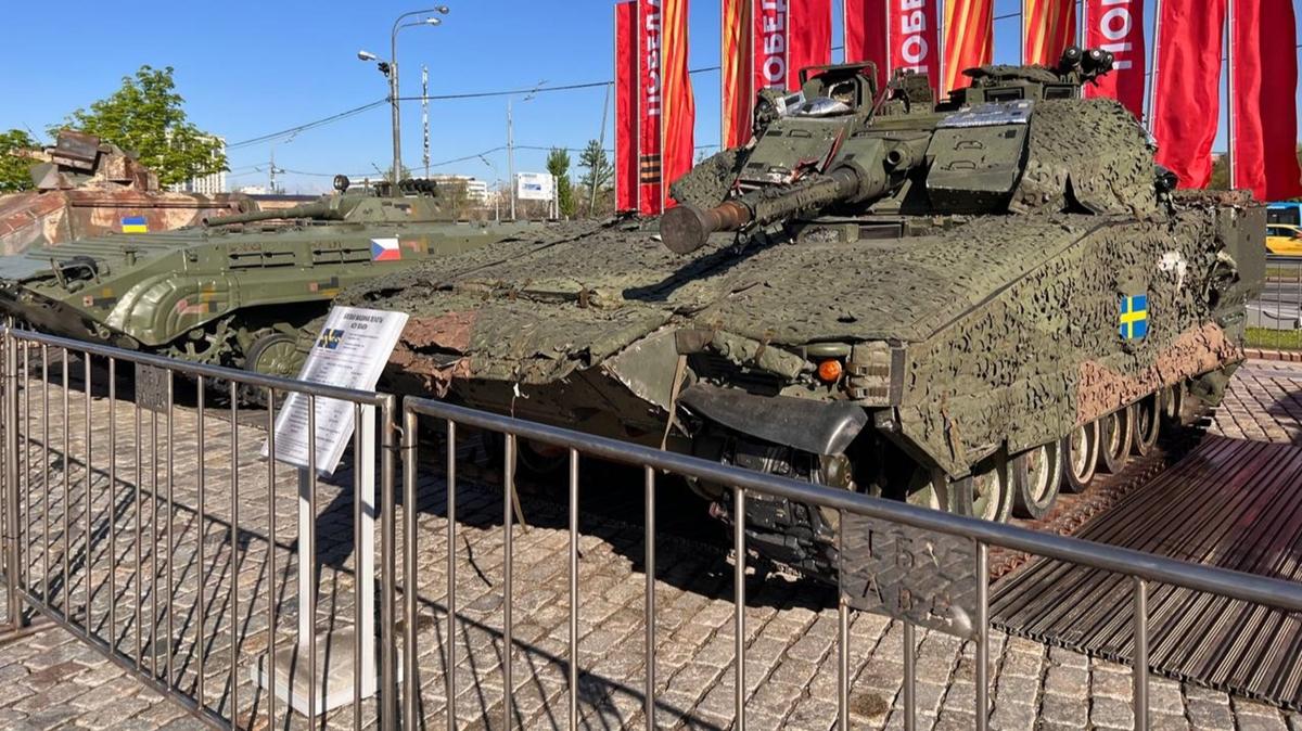 NATO silahlar Moskova'da sergileniyor... Rus ordusu Ukrayna'dan ele geirdi