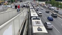 stanbul'da metrobs arzaland: Uzun ara kuyruu olutu