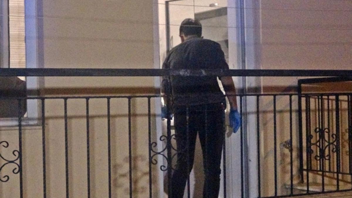 Antalya'da dehet! Evinin mutfanda kanlar ierisinde bulundu