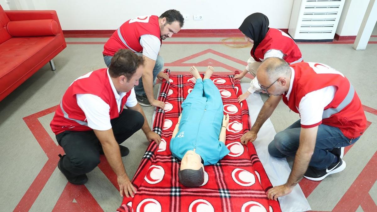 Trk Kzlay'dan 776 bin 312 kiiye ilk yardm eitimi