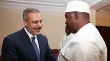 T Zirvesi'ne katlacak... Bakan Fidan,  Gambiya Cumhurbakan ile grt