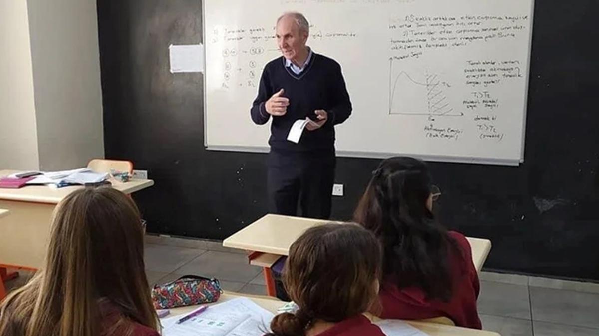stanbul'da lisede dehet sat! Okuldan atlan renci mdre kurun yadrd