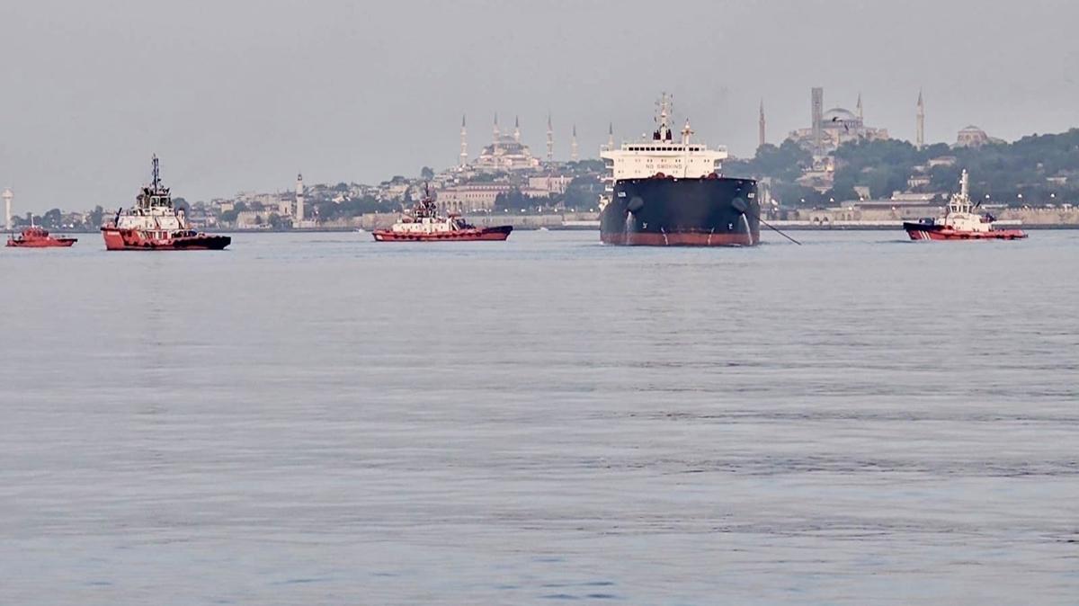 stanbul'da yk gemisi karaya oturdu! Boaz trafii ift ynl askya alnd