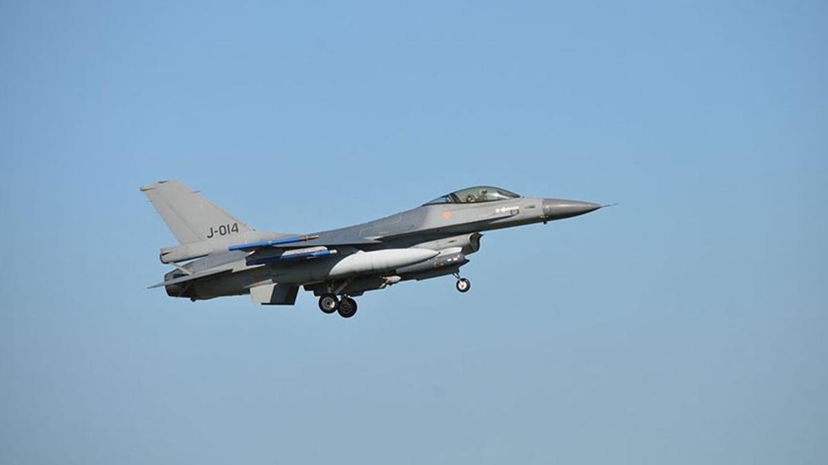 Singapur'da F-16 sava ua kazas