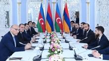 Azerbaycan ve Ermenistan arasnda bar grmesi! Dileri bakanlar Almat'da bir araya geldi