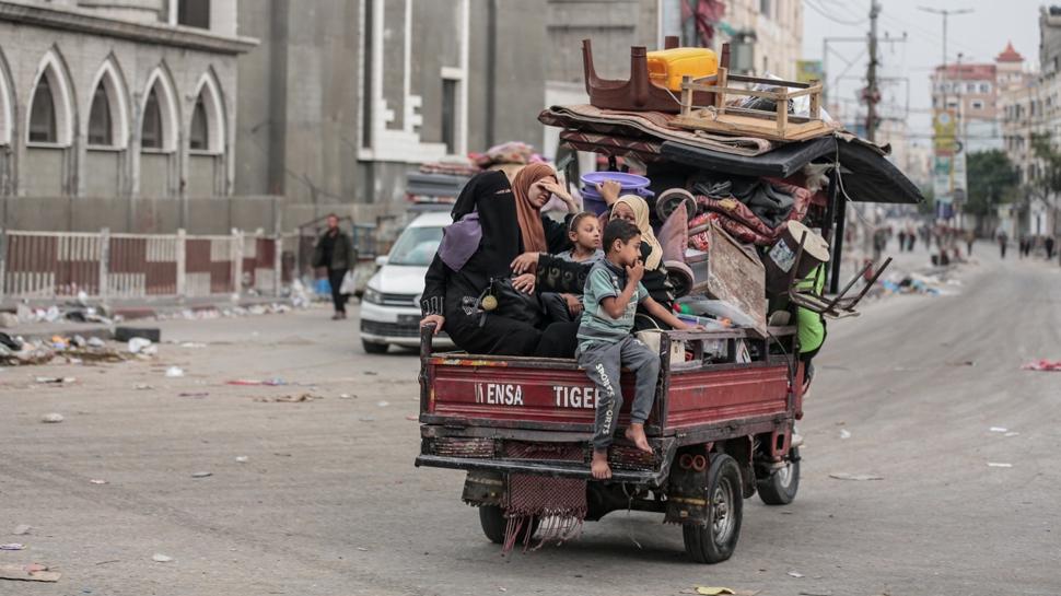 İsrail tehdidi sonrası Refah'tan göç! Binlerce Filistinli ayrılmak zorunda kaldı