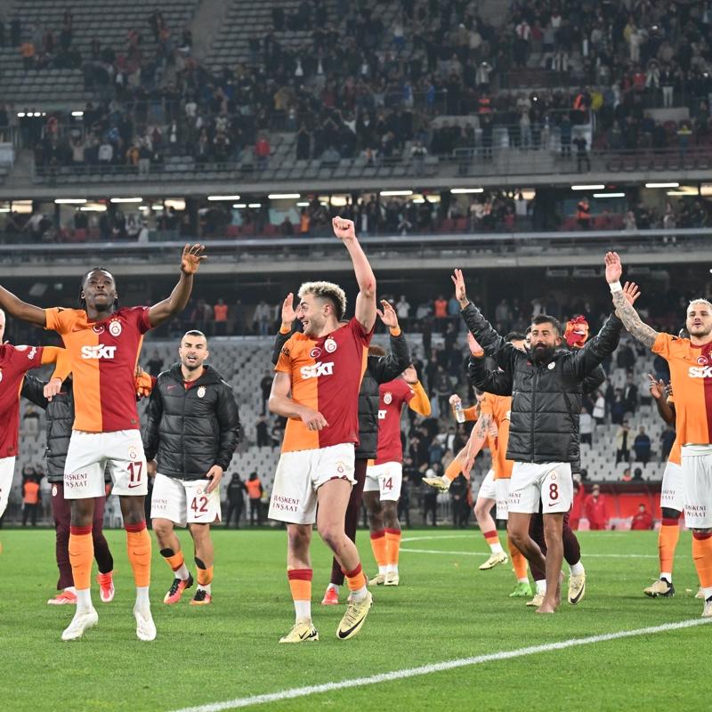 Galatasaray seriyi 24 maa kard