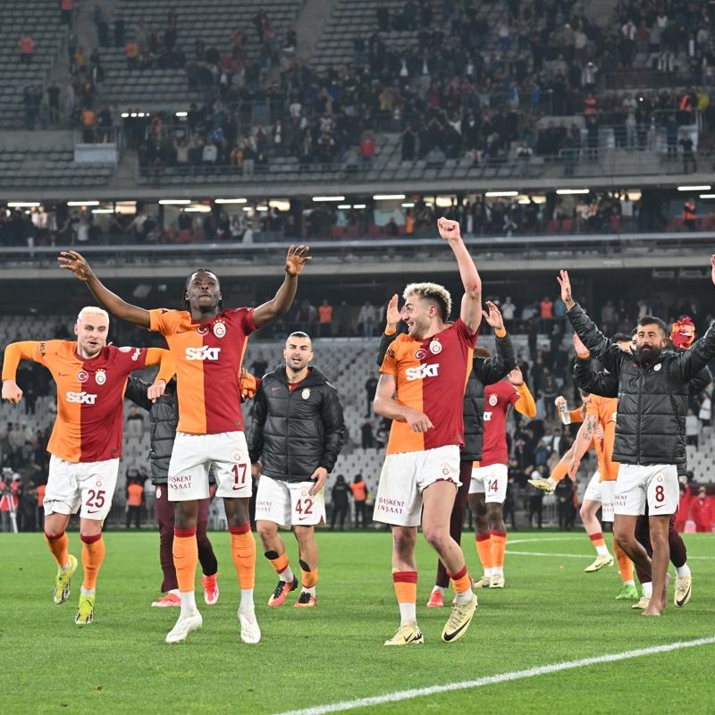Galatasaray 100 puan gemenin peinde