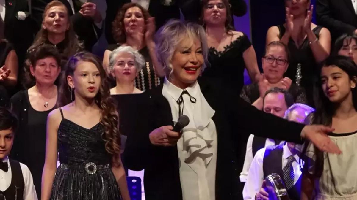 Emel Sayn'a konser srprizi: Eskilere gittim, aladm