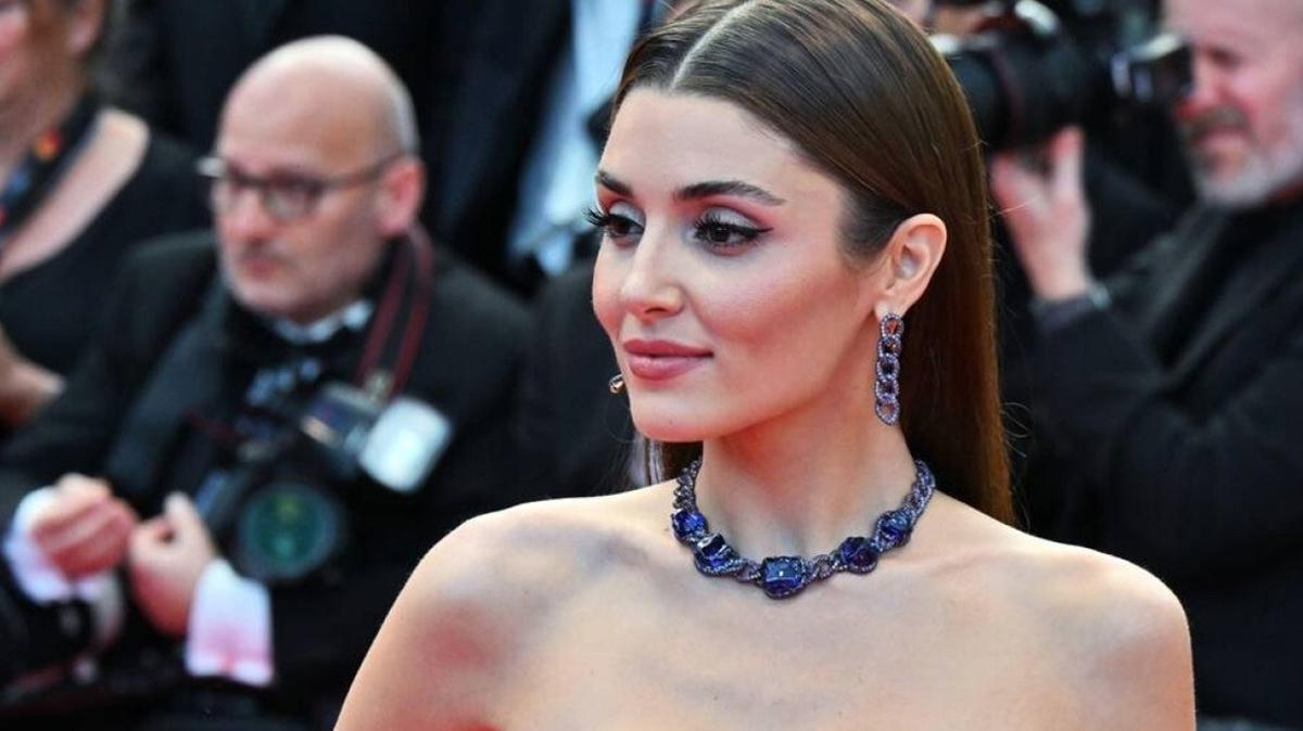 Hande Erel krmz elbisesiyle Cannes'da gz kamatrd