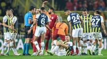 Galatasaray-Fenerbahe derbilerinde kartlar havada uuuyor