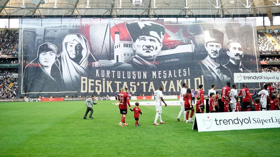 Beşiktaş taraftarlarından 19 Mayıs'a özel koreografi!